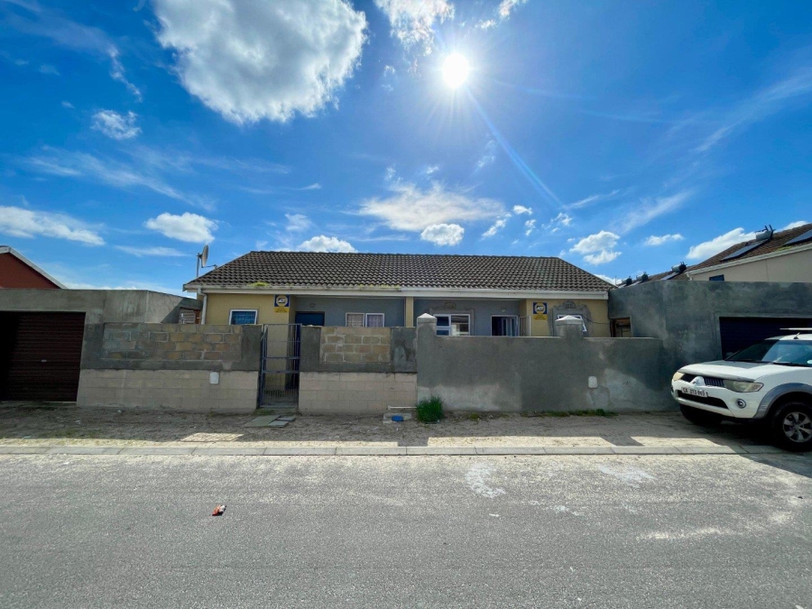 2 Bedroom Property for Sale in Pelican Park Western Cape